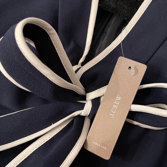 Classic knee length dress, great for work or special occasion - Picture 3 of 6